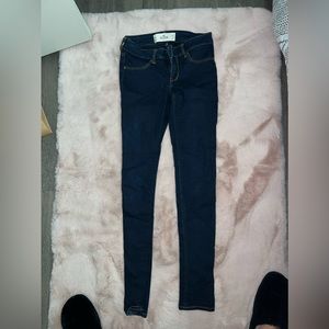 Dark wash Hollister Jeans, perfect condition size 3R